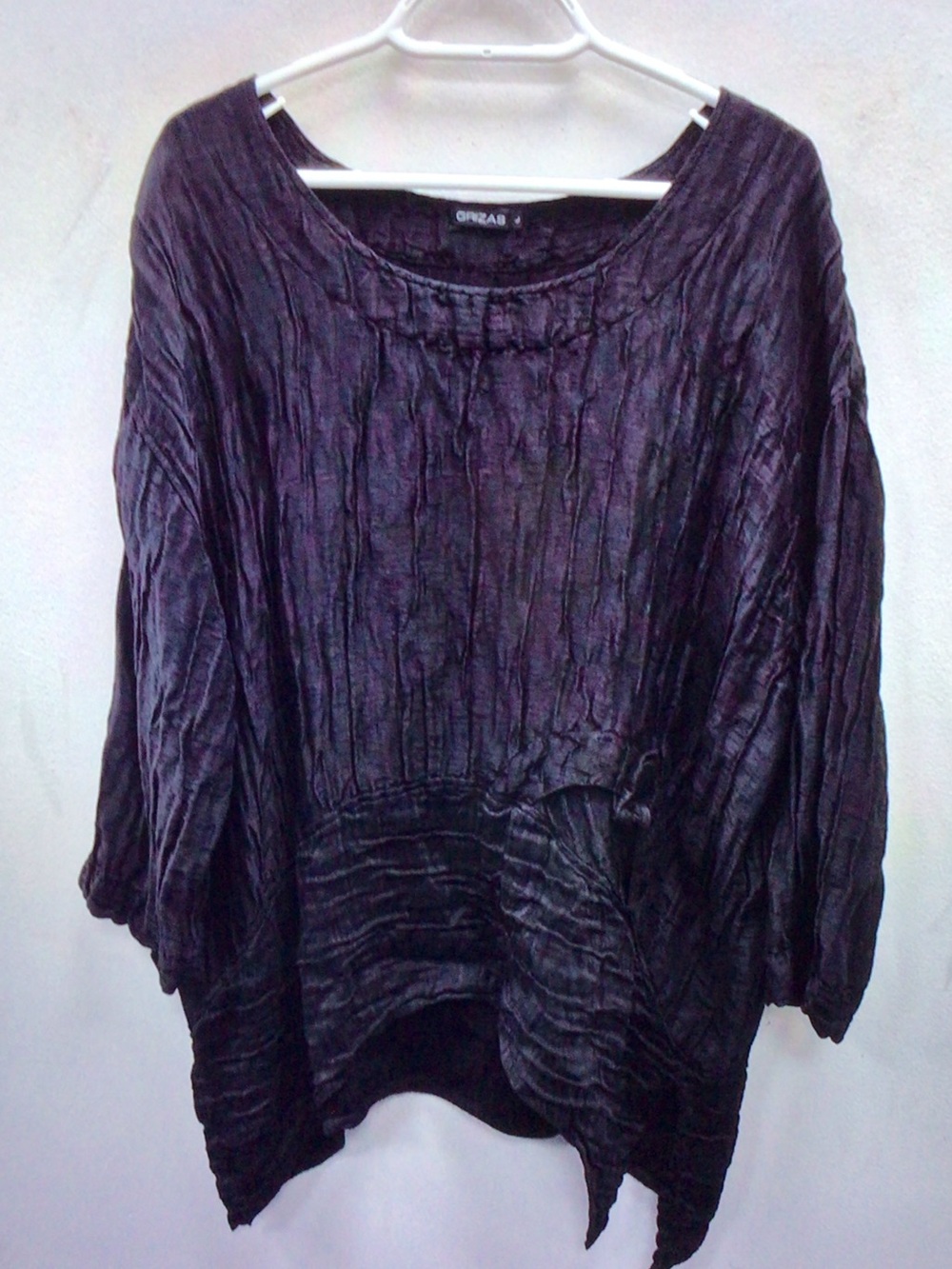 Grizas Textured Scoop-Neck Tunic in Black with Purple Sheen